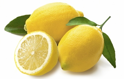 memutihkan kulit wajah dengan lemon