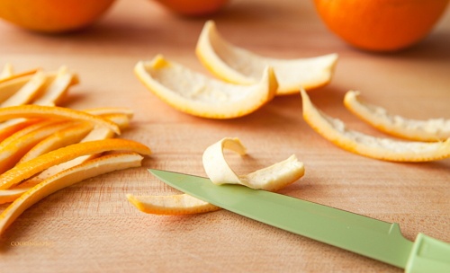 cara memutihkan gigi dengan kulit jeruk