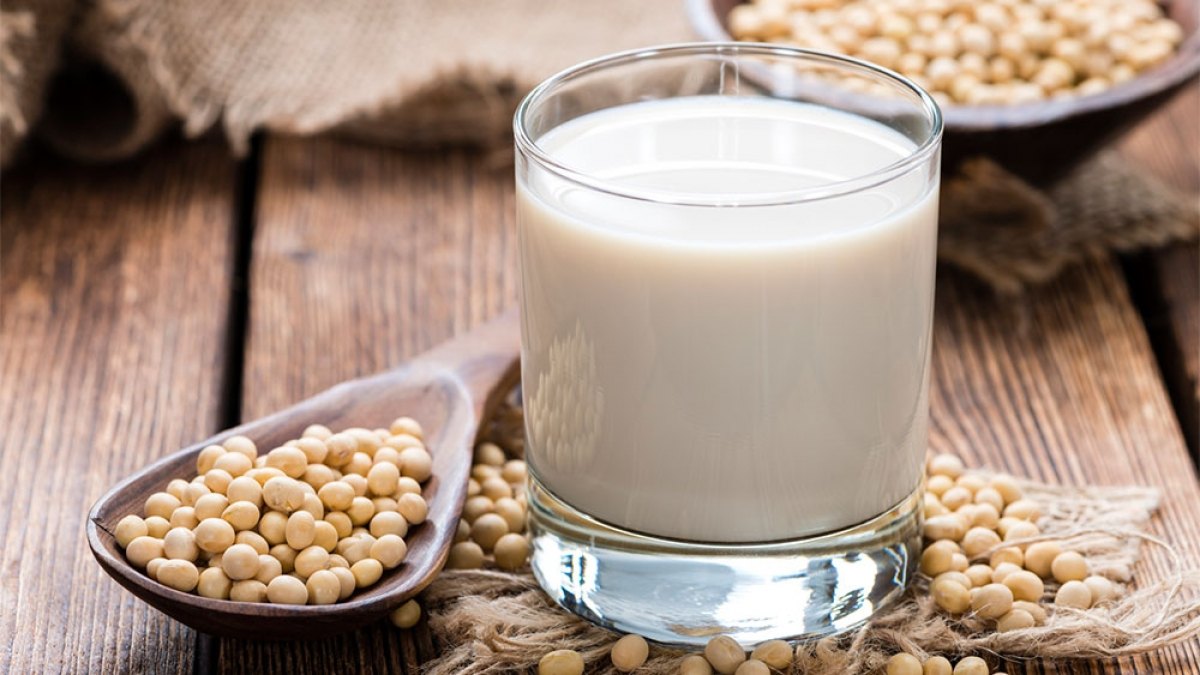 10 Manfaat Susu Kedelai Untuk Kesehatan & Kecantikan (#Terbukti)