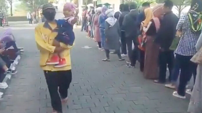 Antrian Pengajuan Perceraian di Pengadilan Agama Soreang Bandung Antrian Pengajuan Perceraian di Pengadilan Agama Soreang Bandung