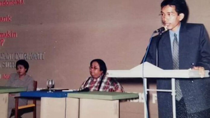 Foto Jokowi Sri Mulyani dan Jaya Suprana Gelar Seminar Ekonomi Foto Jokowi Sri Mulyani dan Jaya Suprana Gelar Seminar Ekonomi