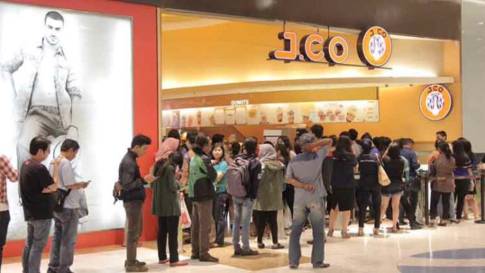Pelanggan Antri Membeli Jco Promo HUT RI Pelanggan Antri Membeli Jco