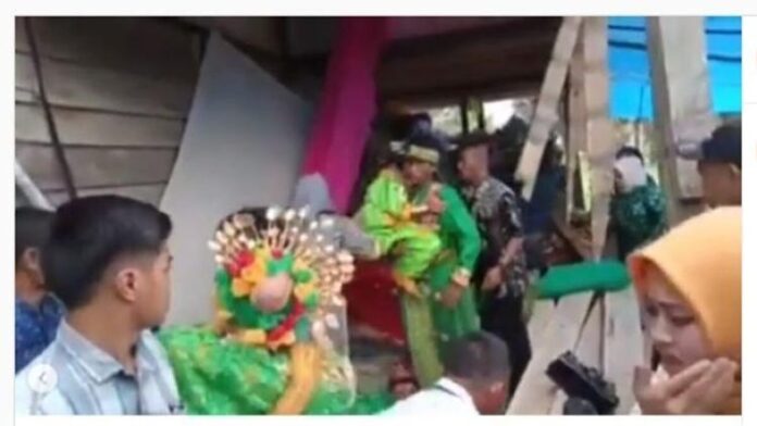 Rumah Pengantin di Makssar Roboh Rumah Pengantin di Makssar Roboh
